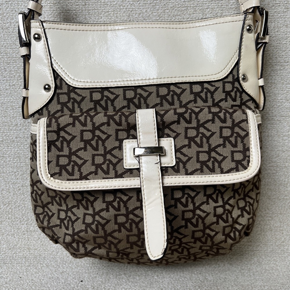 Women Crossbody Purse Beige DKNY Signature Canvas and Leather Shoulder Bag Chic